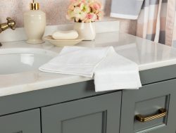 Madame Coco Maynor Bordürü Floşlu El Havlusu – Beyaz – 30×45 cm