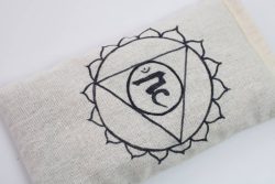 Boğaz Çakra Sembollü Göz Yastığı