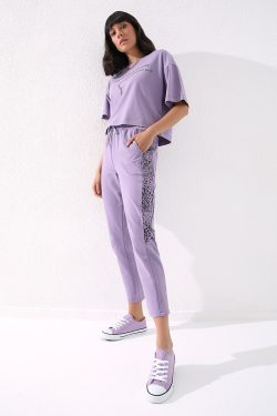 Eflatun Yanları Leopar Desenli Rahat Form Dar Paça Kadın Eşofman Alt – 94572