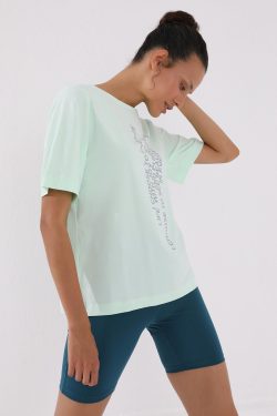 Açık Yeşil Pembe Dikey Yazı Baskılı O Yaka Kadın Oversize T-Shirt – 97138
