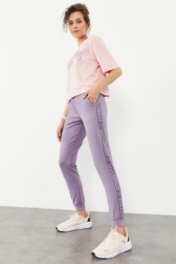 Eflatun Yazı Şeritli Jogger Rahat Form Manşetli Kadın Eşofman Alt – 94527