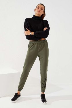 Haki Yazı Nakışlı Jogger Rahat Form Manşetli Kadın Eşofman Alt – 94578