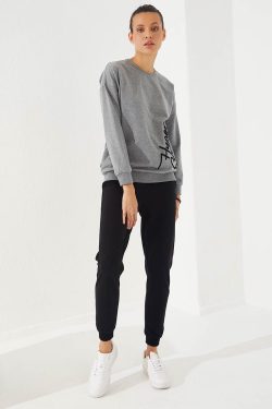 Gri Melanj – Siyah O Yaka Fermuar Cepli Rahat Form Manşetli Kadın Eşofman Takımı – 95270