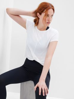 Beyaz GapFit Breathe Straight T-Shirt