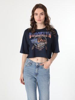 Comfort Fit Bisiklet Yaka Baskılı Crop Lacivert Kadın Kısa Kol Tişört